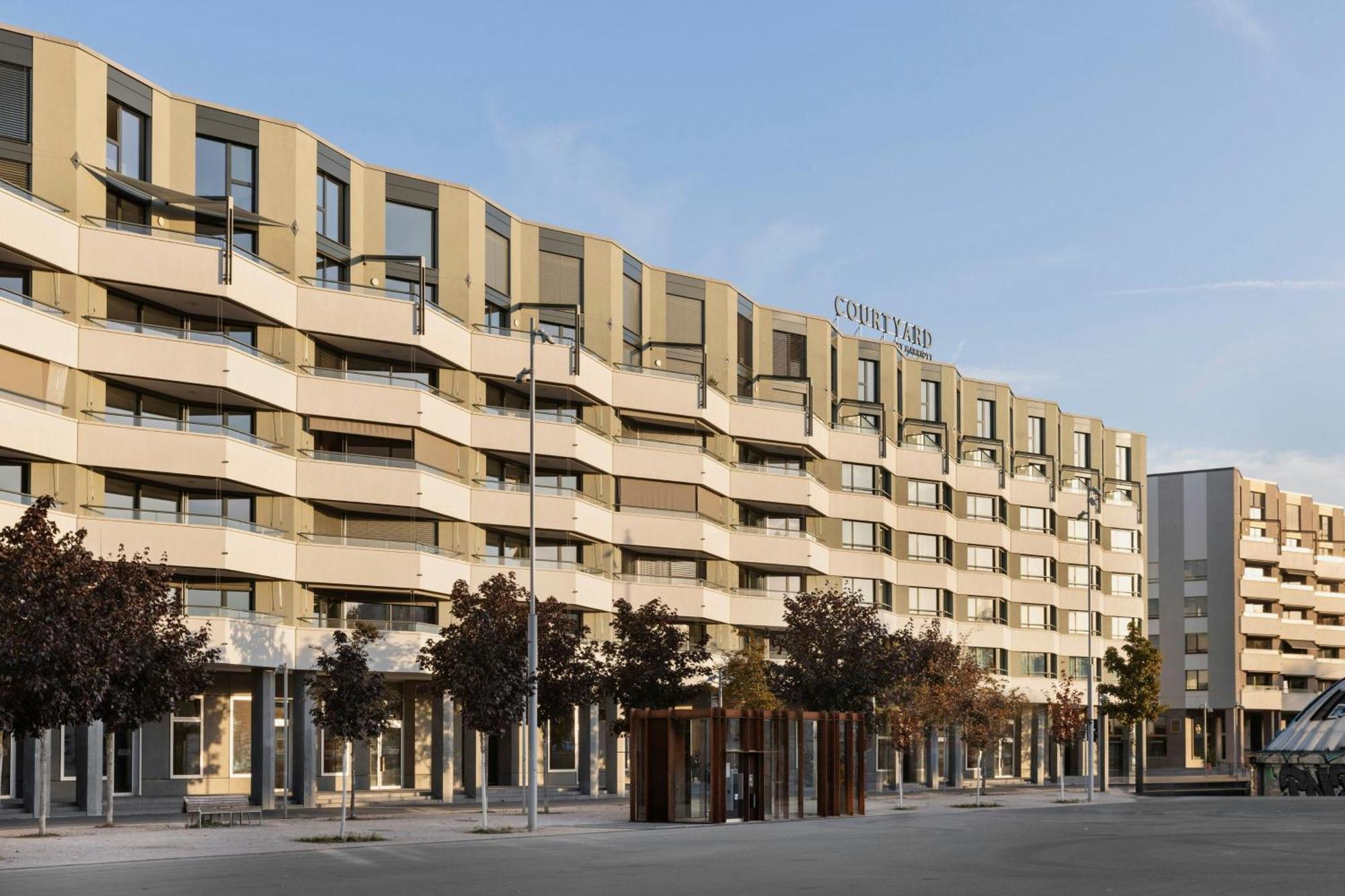 Courtyard By Marriott Hotel