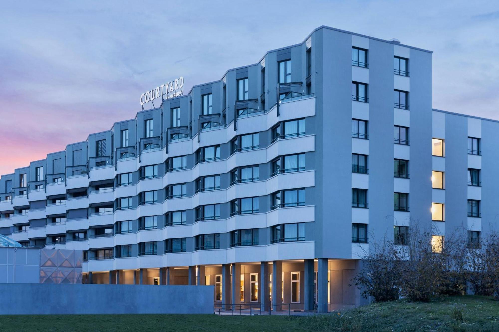Courtyard By Marriott Hotel 4*