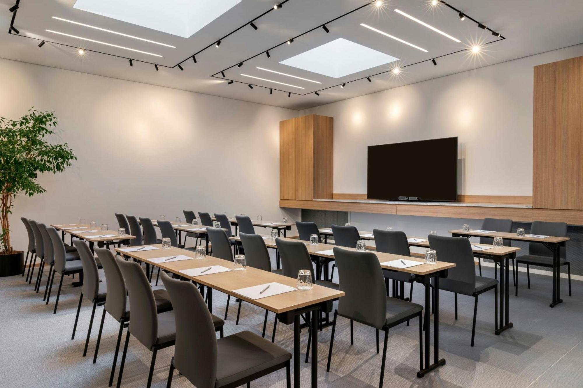 Courtyard By Marriott Hotel